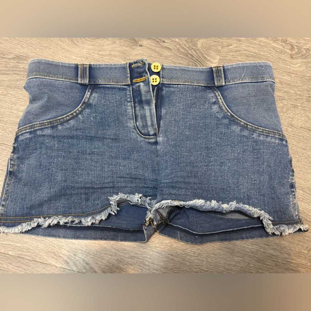Freddy Blue Jeans with Distressed Hem and Fitted Style